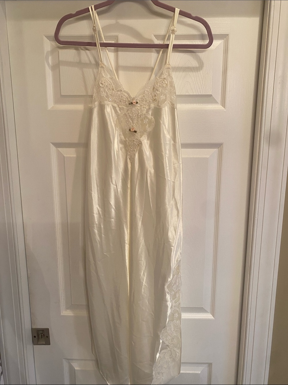 Vintage California Dynasty Ivory Lace-Trim bridal night gown and robe. Gorgeous!